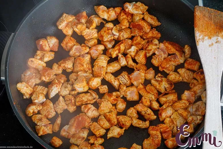 Geflügelfleisch anbraten - www.emmikochteinfach.de