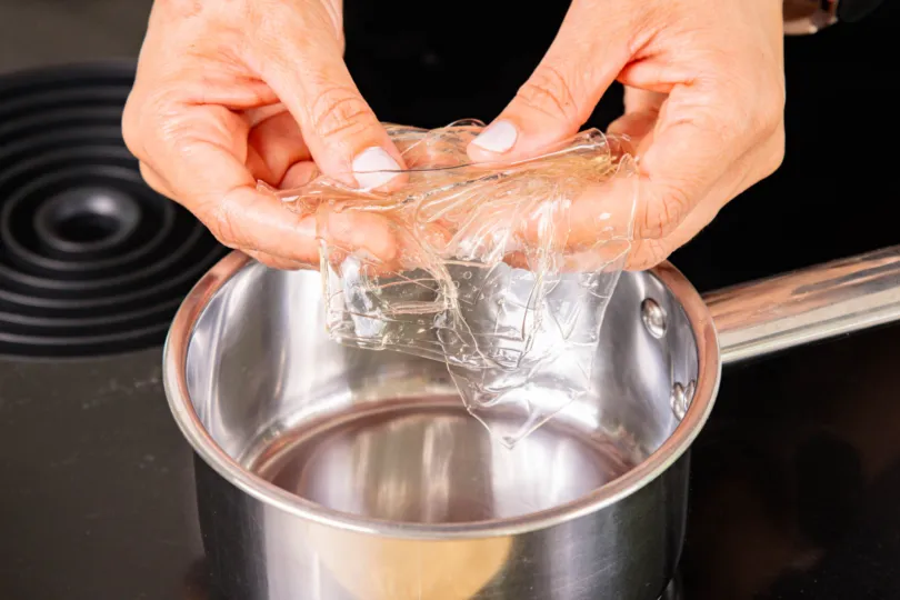 Gelatine im Topf auflösen