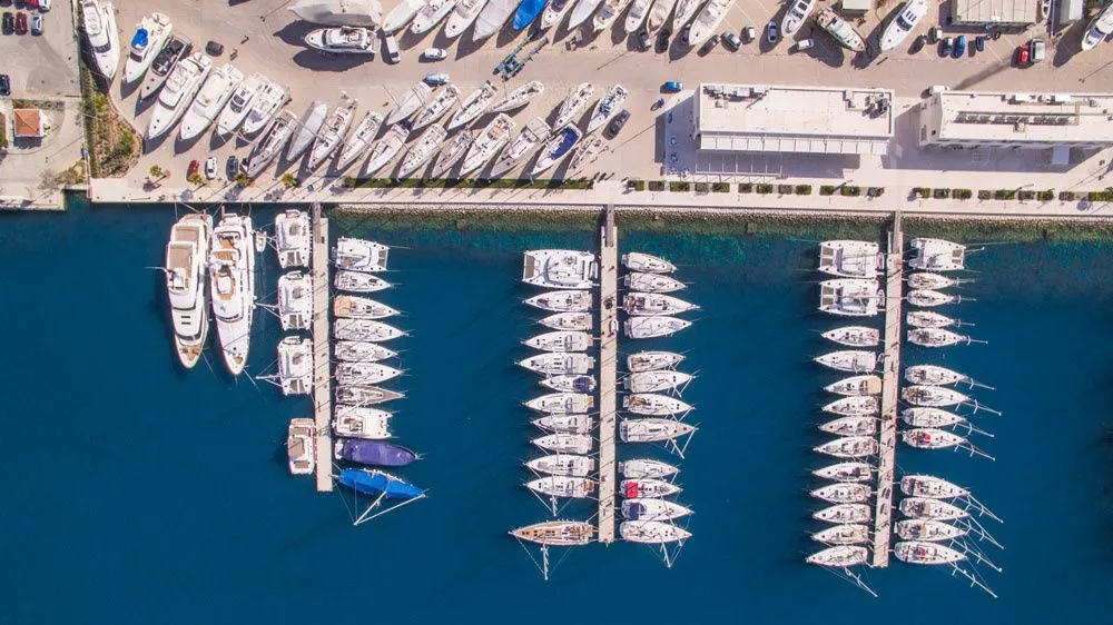 Gemütliche Küchenatmosphäre mit Kaffee