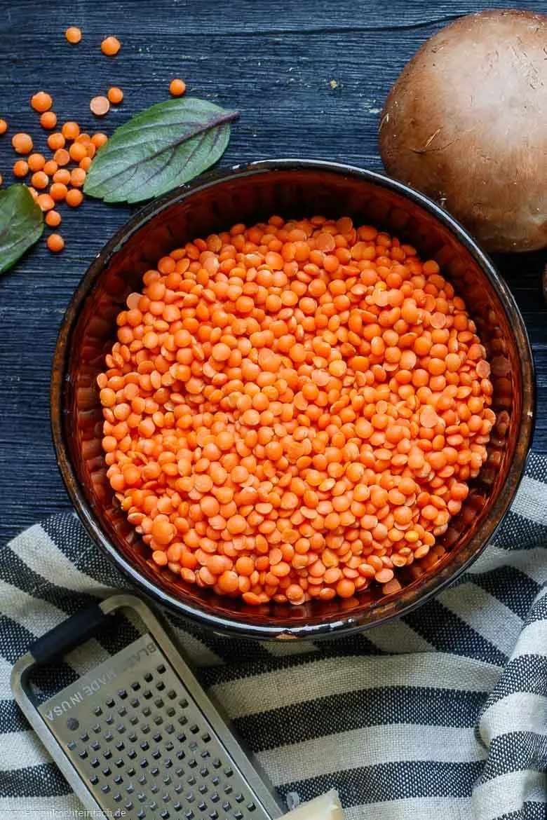 Geschälte rote Linsen für die vegane Bolognese