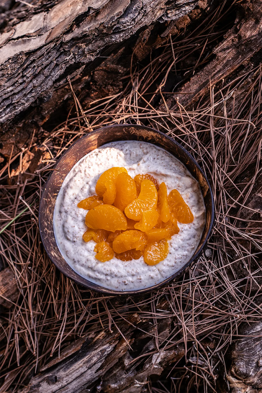 Gesunde Amaranth Rezepte: Eine Schüssel mit gepufftem Amaranth, Joghurt und farbenfrohen Früchten