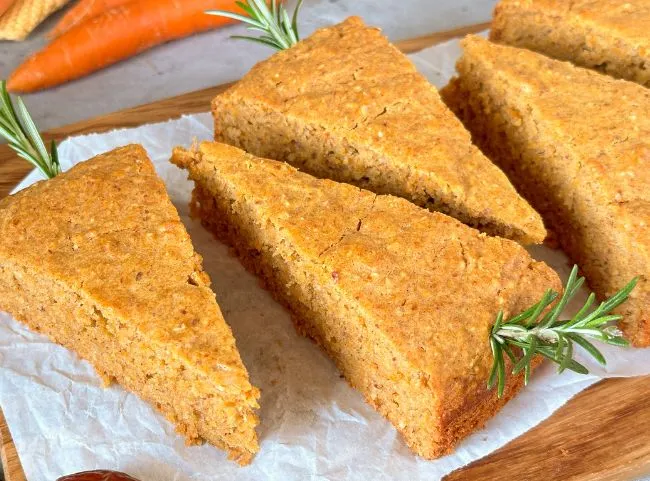 Gesunder Apfel-Möhrenkuchen ohne Zucker, eine bewusste Wahl für den 3. Geburtstag