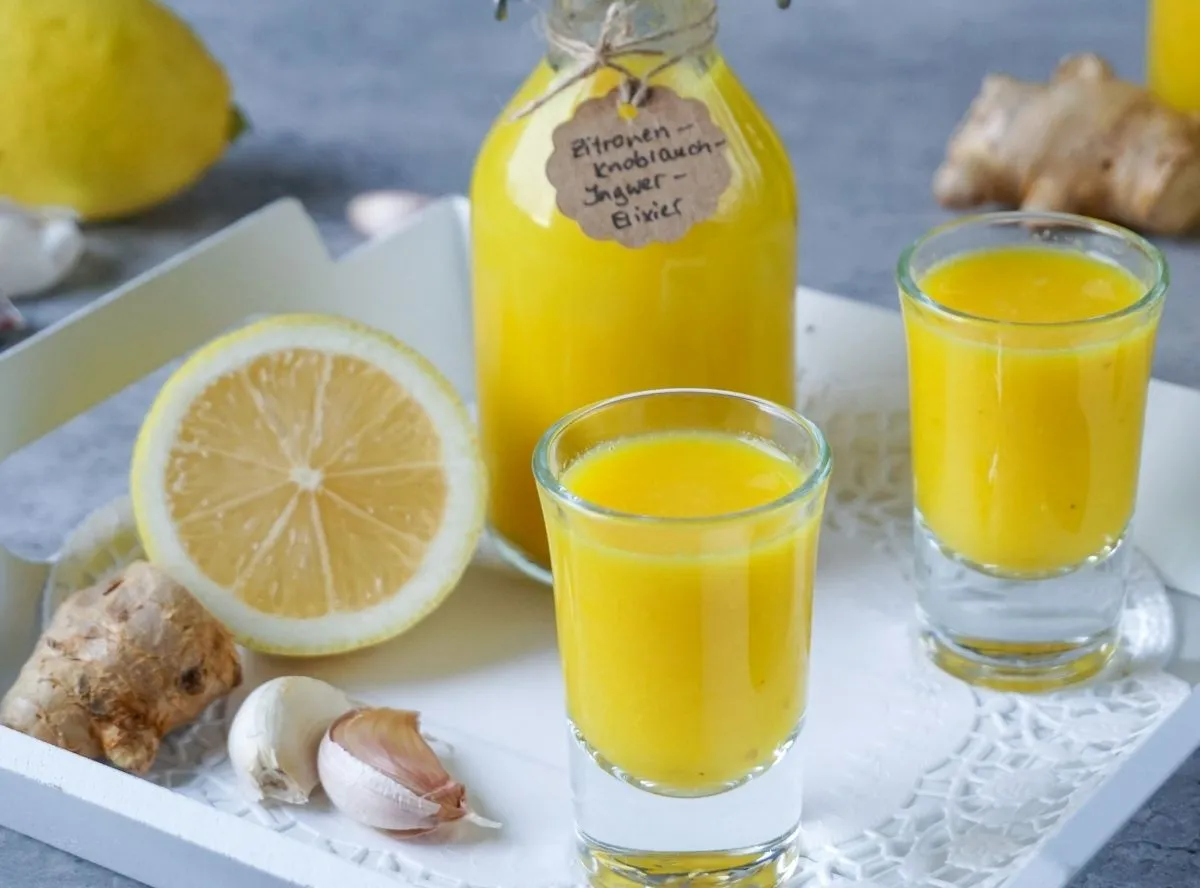 Gesundes Zitronen-Knoblauch-Ingwer Elixier zur Stärkung des Immunsystems