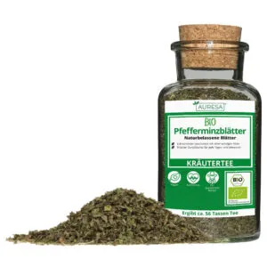 Getrocknete Bio Pfefferminzblätter bereit für die Zubereitung von erfrischendem Pfefferminztee, auch kalt ein Genuss.
