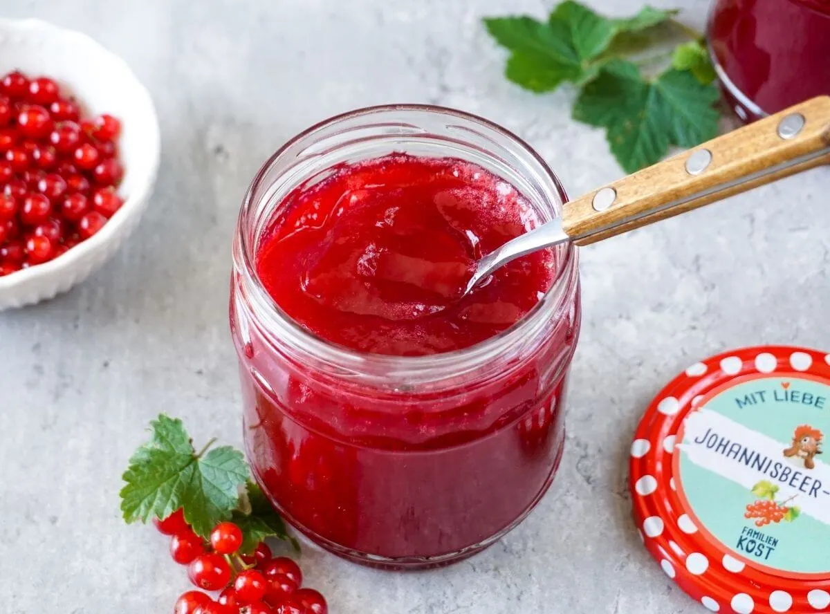 Glänzendes Johannisbeergelee, hausgemacht im Thermomix