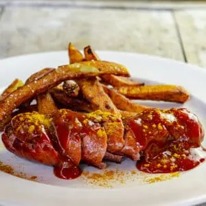 Gläser mit selbstgemachter Currysauce