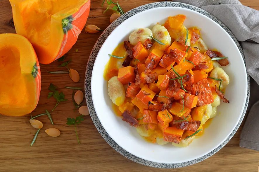 Gnocchi mit Ofen-Kürbis, Bacon und gebackenem Knoblauch