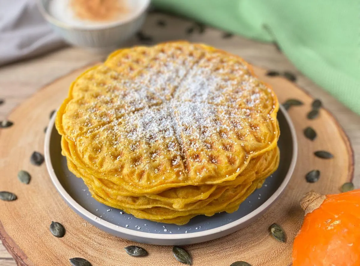 Goldbraune Kürbiswaffeln, eine herbstliche Süßspeise