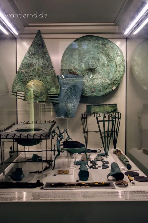 Grabbeigaben eines jungen Mannes, um 730-720 v. Chr. Im Museo Nazionale Etrusco di Villa Giulia