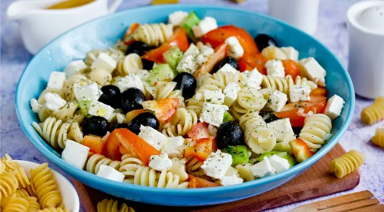 Griechischer Nudelsalat