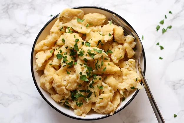 Große Butternockerl für Gulasch Rezept