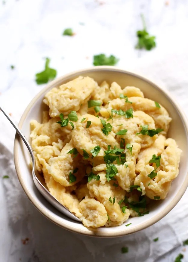 Große Nockerl für Gulasch Rezept