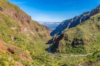 Grüne Landschaft im Barranco de Guayadeque auf Gran Canaria