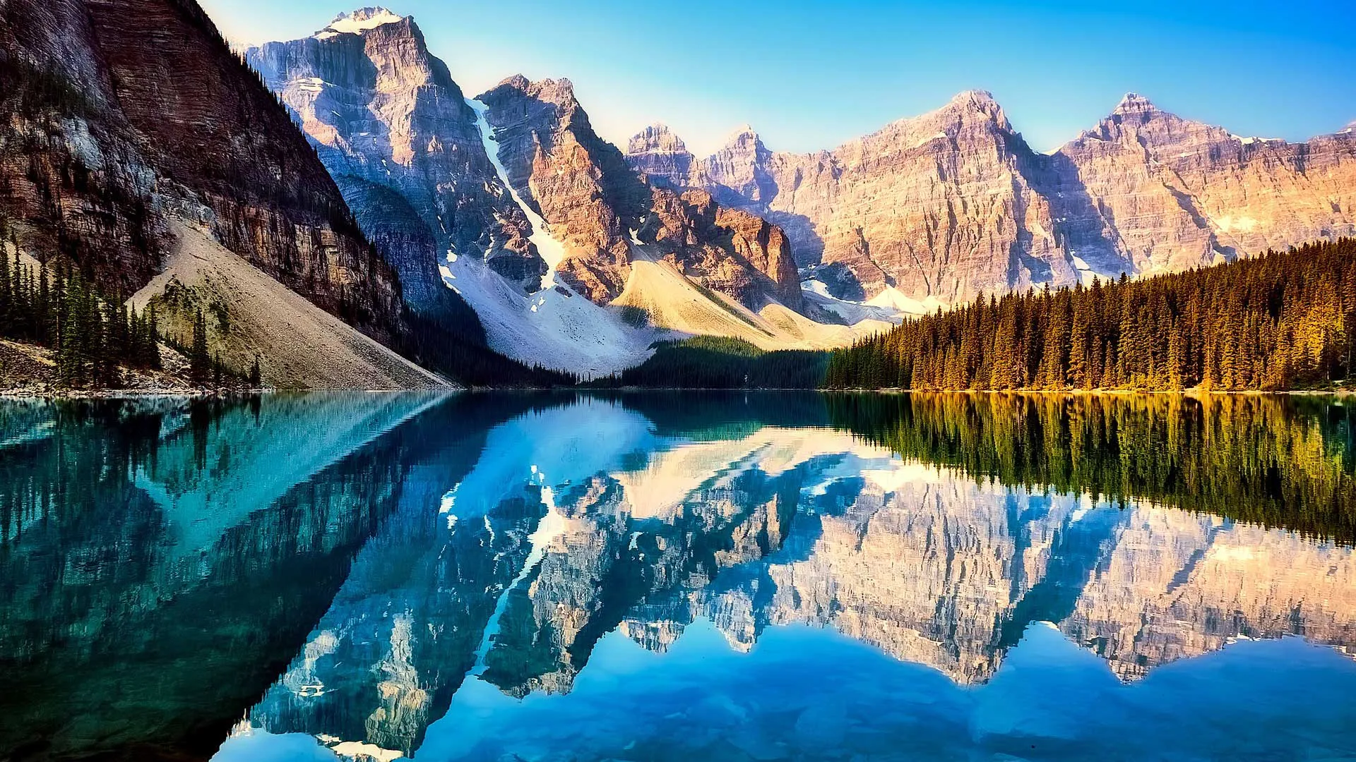 Grüner See in einem Vulkankrater in der Eifel