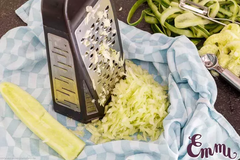 Gurke zubereiten für Tzatziki