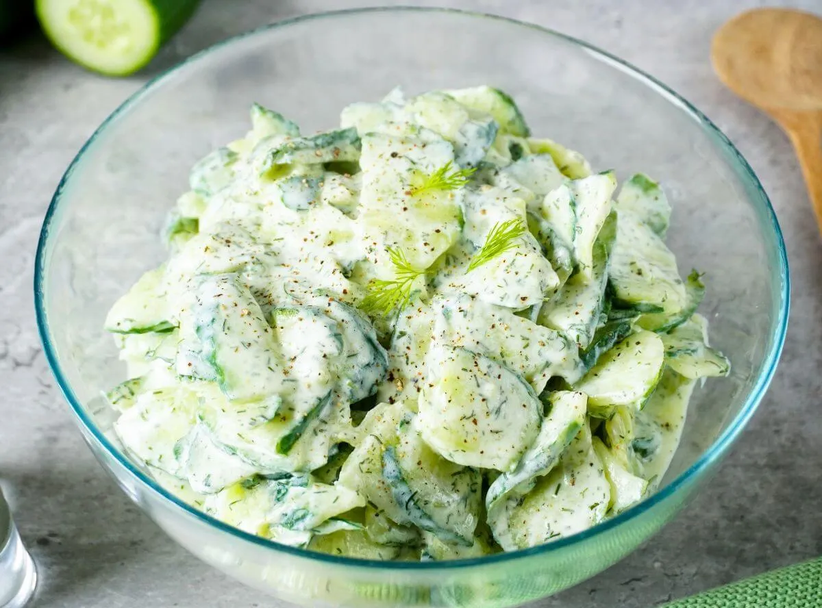 Gurkensalat mit Joghurt Dressing
