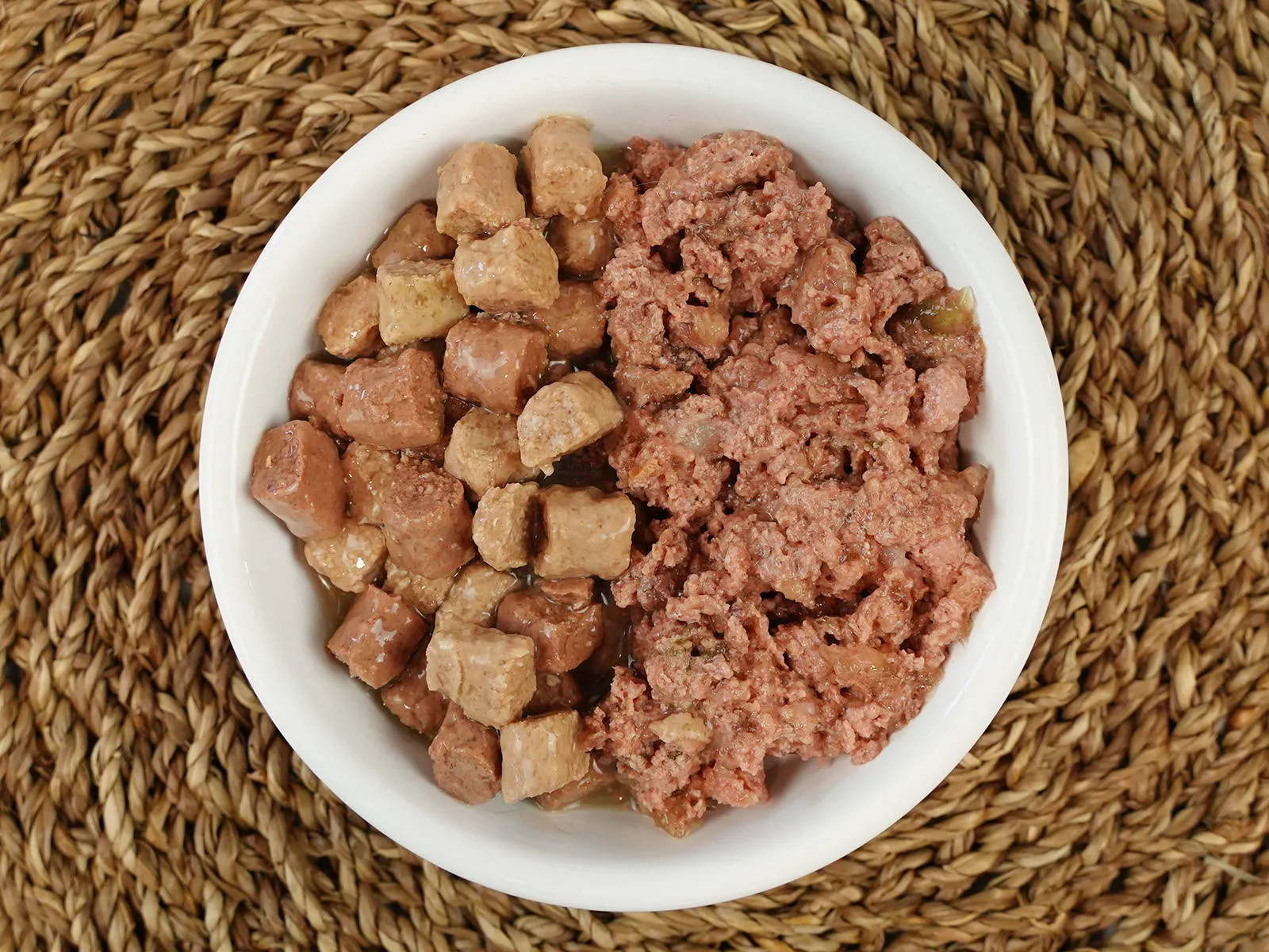 Gutes und schlechtes Katzenfutter