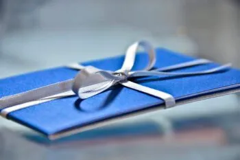 Gutscheine für Aktivitäten, Hotels oder Outdoor-Läden als flexibles Reisegeschenk