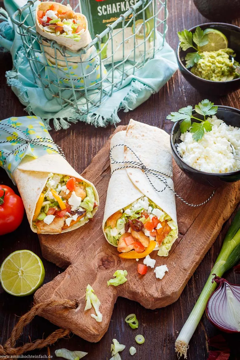 Hähnchen Wraps mit Salat und Feta