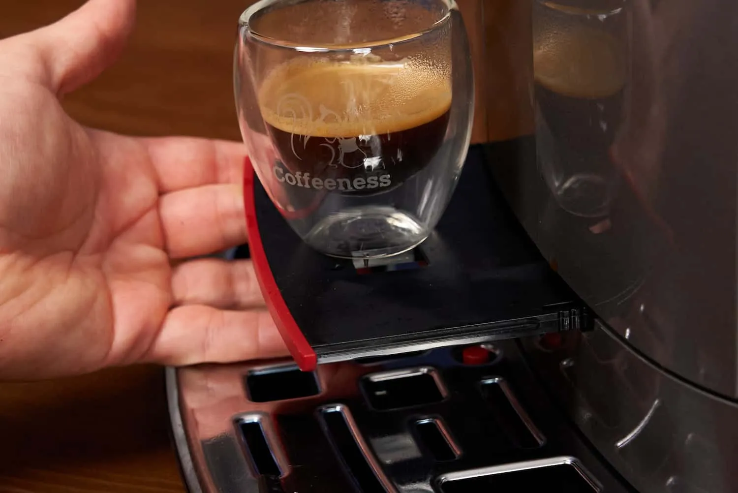 Halterung für Espressotassen an einer Gaggia Cadorna Prestige Kaffeemaschine
