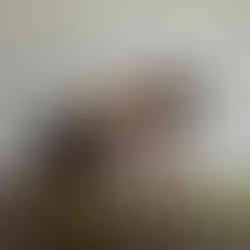 Handgelenksdehnung mit Handrücken auf dem Boden