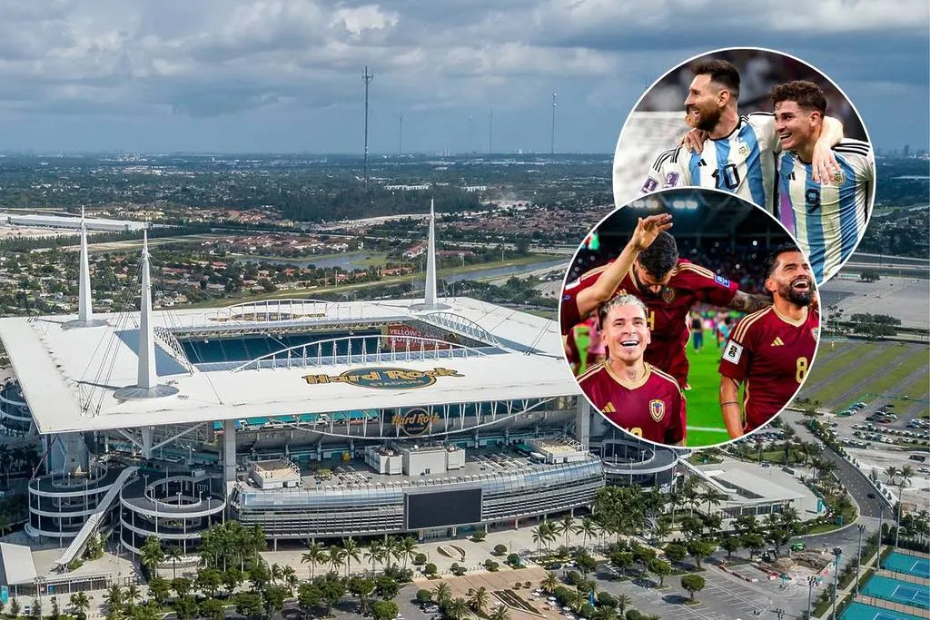 Hard Rock Stadium Miami bei Sonnenuntergang vor einem Fußballspiel