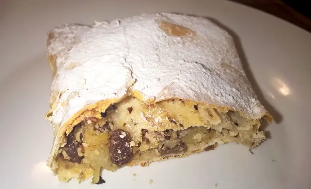 Hausgemachter Apfelstrudel von Leserin Dulce, inspiriert durch unser Strudel Rezept