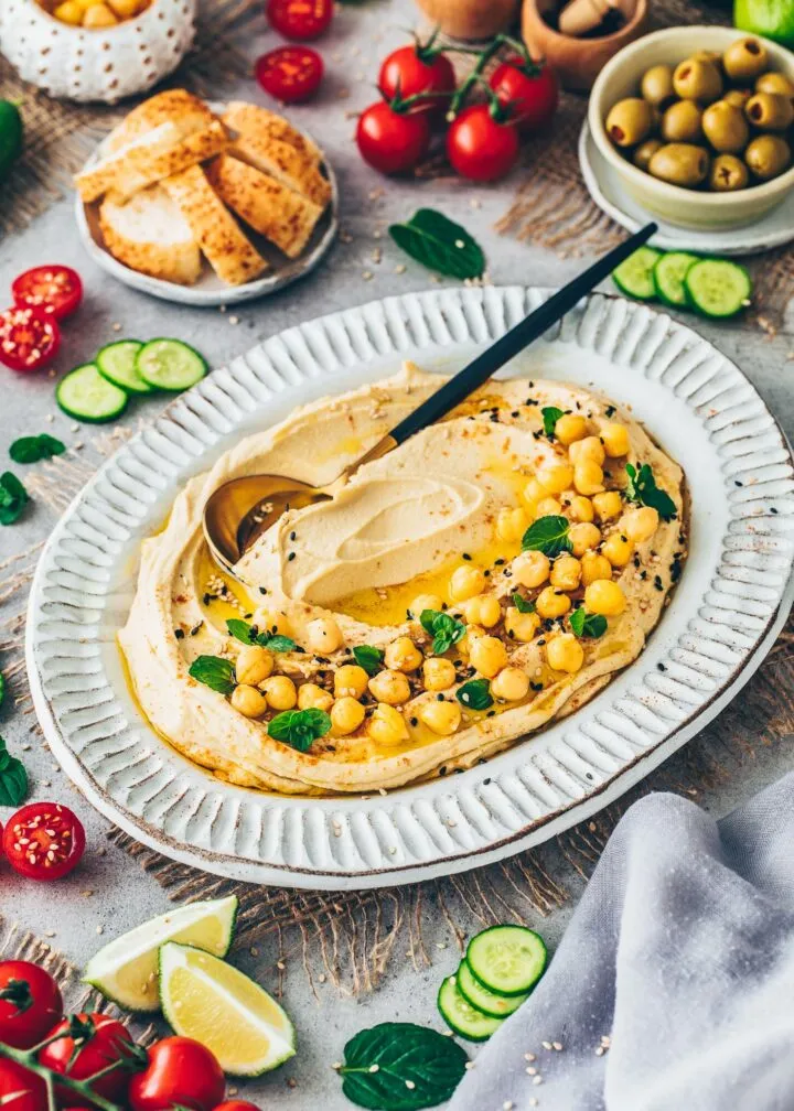 Hausgemachter Hummus mit Kichererbsen