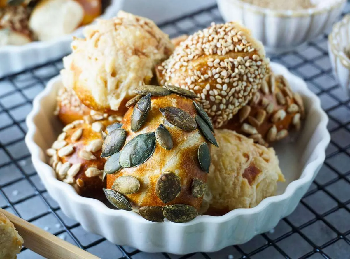 Hausgemachtes Mini Laugenkonfekt knusprig gebacken in der Heißluftfritteuse