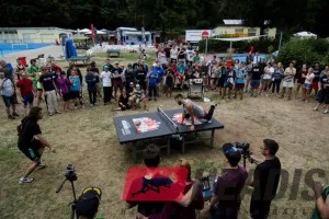 Headis-Erfinder-René-Wegner-Tischtennis-mit-dem-Kopf