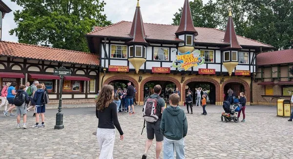 Heide Park Resort: Adrenalin und Spaß für einen Familienausflug