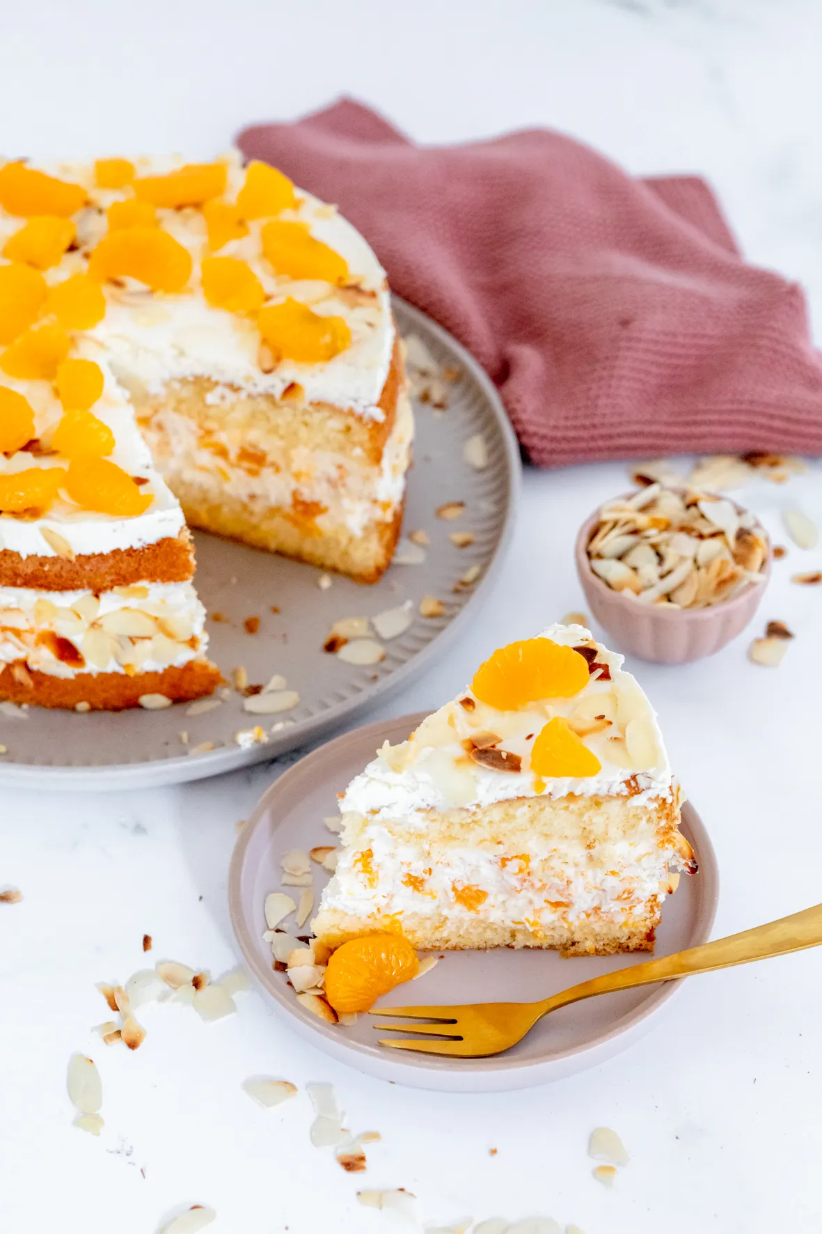 Herrlich fluffige Mandarinen-Sahne-Torte mit cremiger Füllung