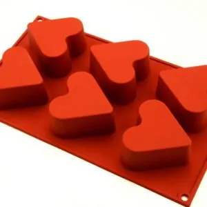Herzförmige Silikonbackformen für liebevolle kleine Kuchen