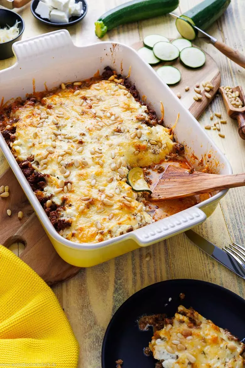 Herzhafter Zucchiniauflauf mit Hack und Feta