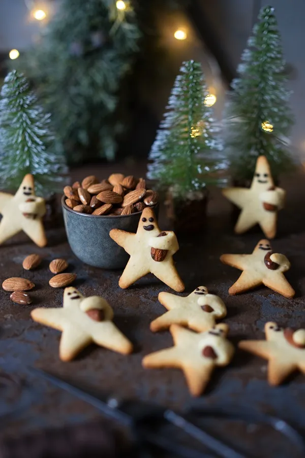 Himmelsboten oder Orangen-Plätzchen mit Mandeln, ein beliebtes und einfaches Weihnachtsgebäck