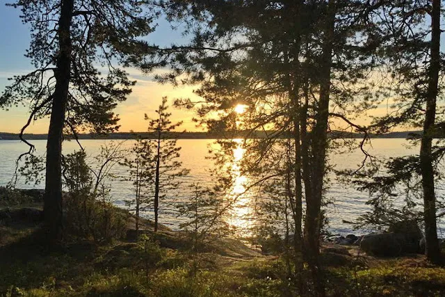 Historische Festung im Oman mit Lehmziegelmauern und Türmen