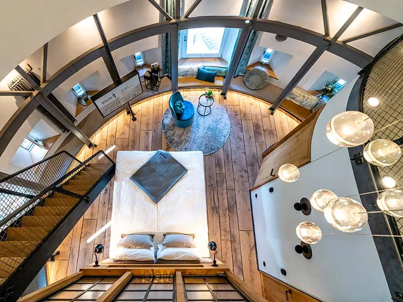 Historischer Wasserturm in Bad Segeberg, umgewandelt in ein modernes Apart Hotel in Schleswig-Holstein