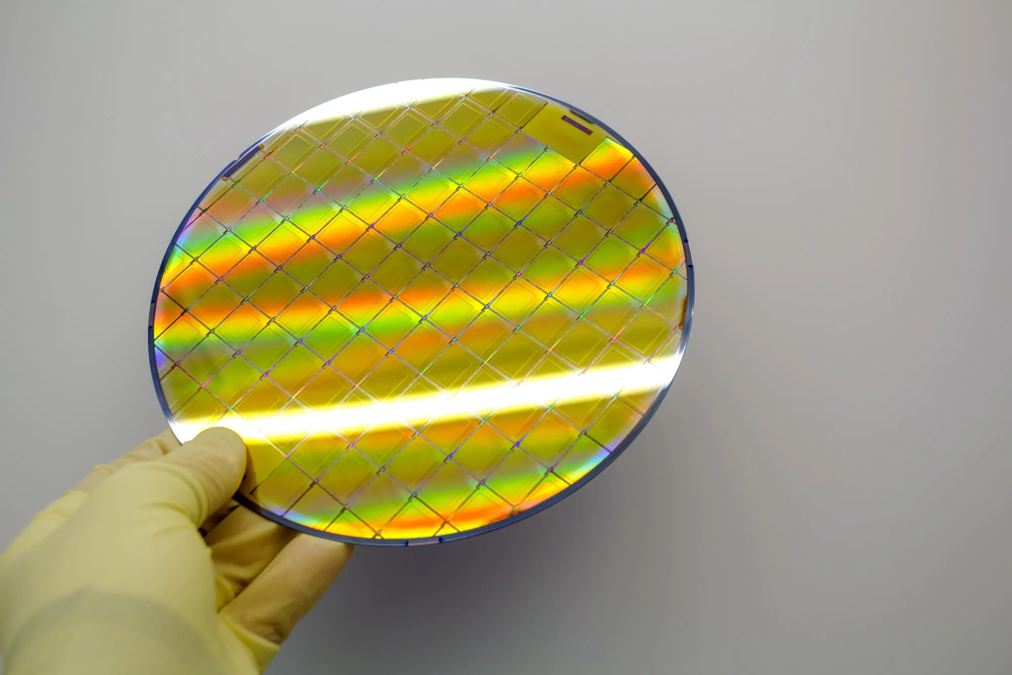 Hochreiner Indiumphosphid (InP) Wafer, bereit für die Weiterverarbeitung in der Halbleiterindustrie