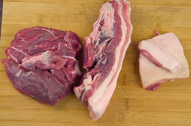 Hochwertiges Schweinefleisch für die Herstellung von Bratwurst Rezepte