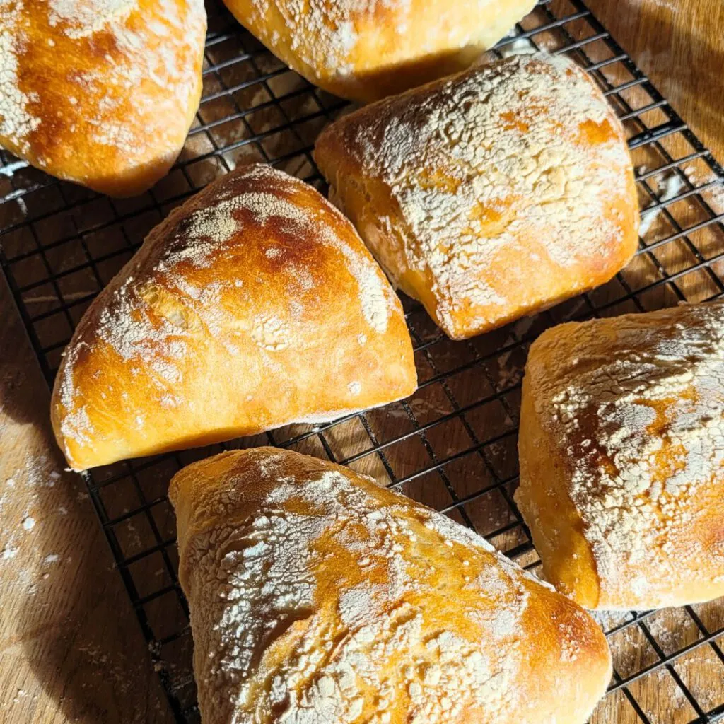 Hochwertiges Weizenmehl Typ 550 als entscheidende Zutat für luftige Sauerteig Ciabatta