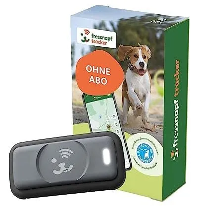 Hundetracker Fressnapf Tracker in Grau, seitlich fotografiert, am Hundehalsband befestigt