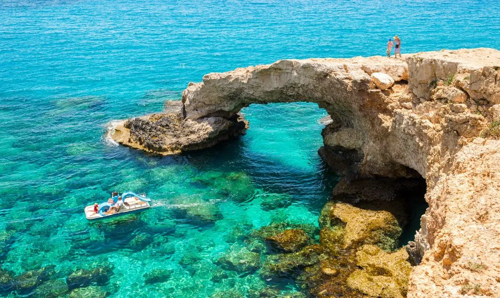 Idyllische Küstenlandschaft auf Zypern