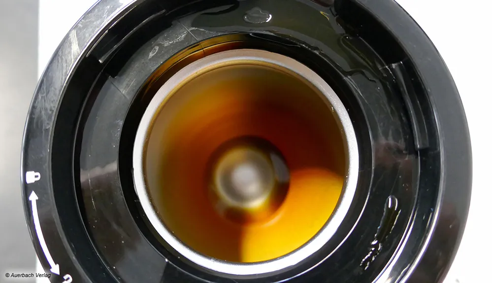 Im Gegensatz zur Glaskanne bleibt bei fast allen Thermokannen, wie hier bei der Grundig, ein kleiner Rest Kaffee zurück