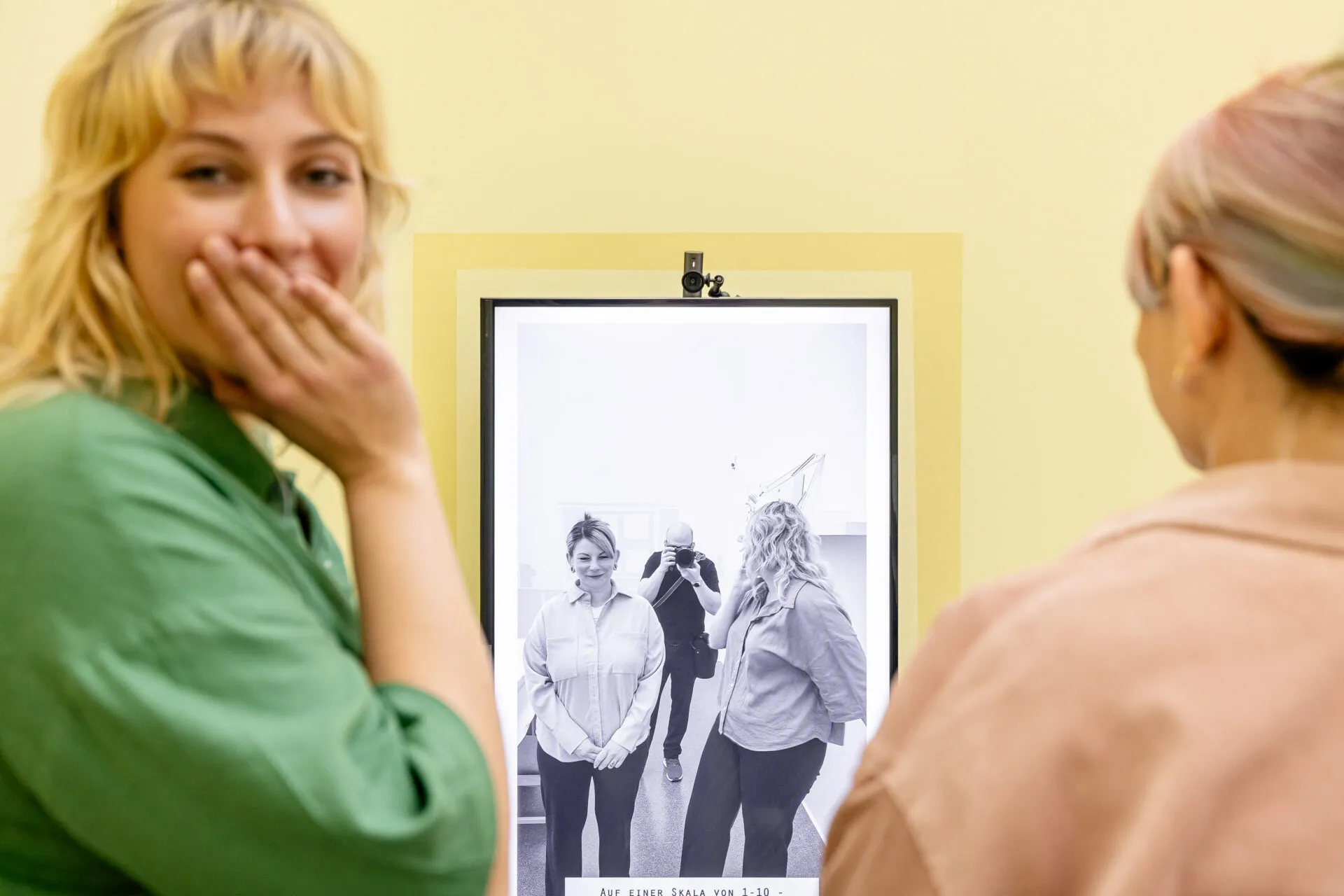 In der Kunst-Küche könnt Ihr Emotionen mit Gestik und Mimik an der Fotostation darstellen, ein kulinarisches Horoskop erstellen lassen und Nachrichten oder Rezepte am kollektiven Kühlschrank pinnen.