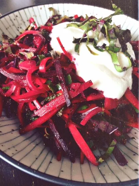 Indischer Rote-Bete- und Karottensalat mit Joghurt-Dressing