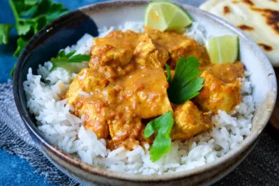 Indisches Curry mit Hähnchen und Reis