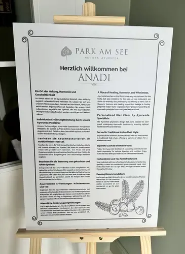 Informations-Tafeln im Park am See