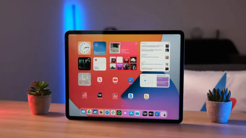 iPad Pro M2 mit Apple Pencil, das die flüssige Apple ProMotion Technologie nutzt