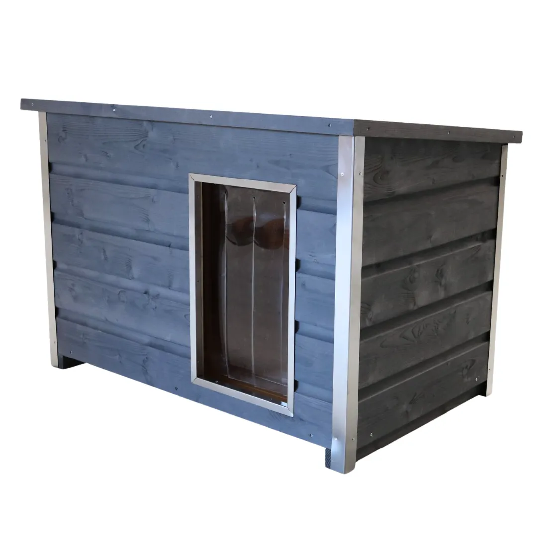 Isolierte graue Hundehütte outdoor mit Flachdach und Styropordämmung