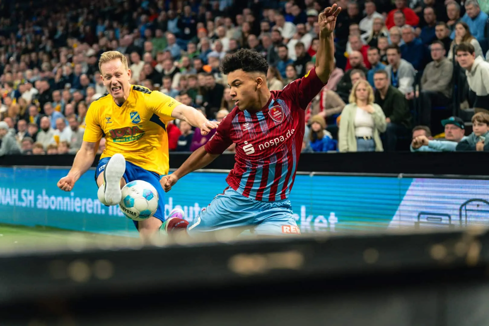 Jubelnde Spieler des SV Todesfelde nach dem Sieg im Finale des Hallenmasters 2025